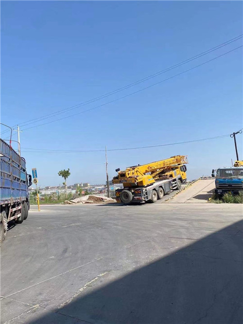 宁南县25吨吊车的租赁价格大概是多少？